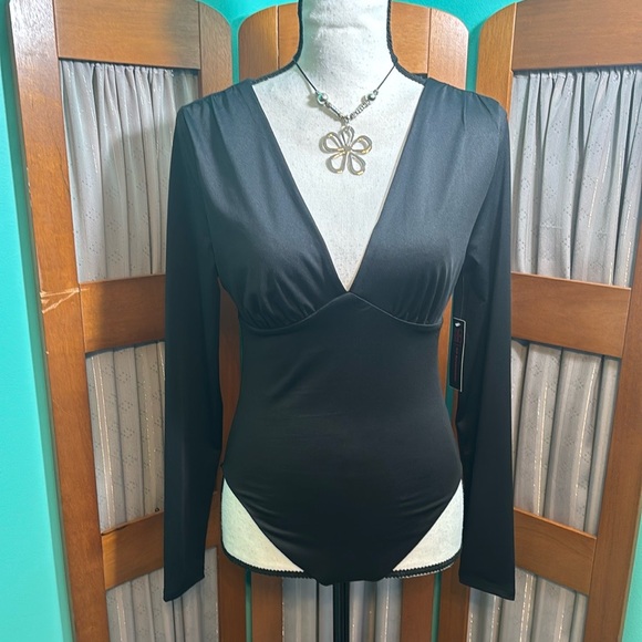 No Boundaries Black V Neck Bodysuit - Picture 1 of 14